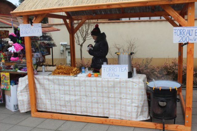 Idősek csomagosztás