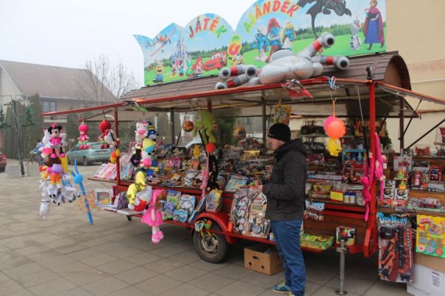 Idősek csomagosztás