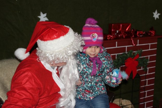 Mikulás csomagosztás