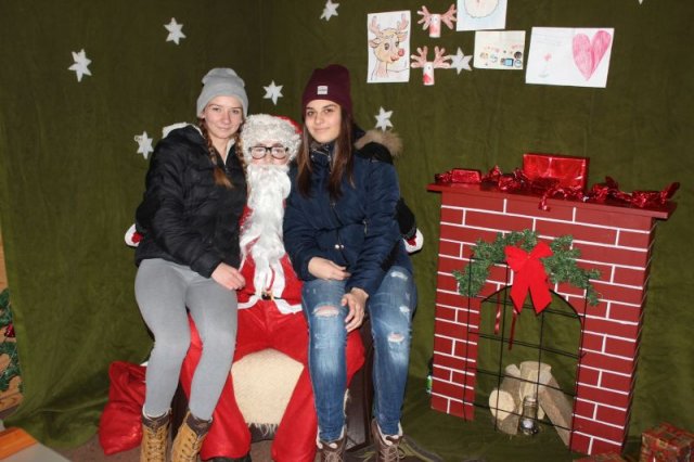 Mikulás csomagosztás