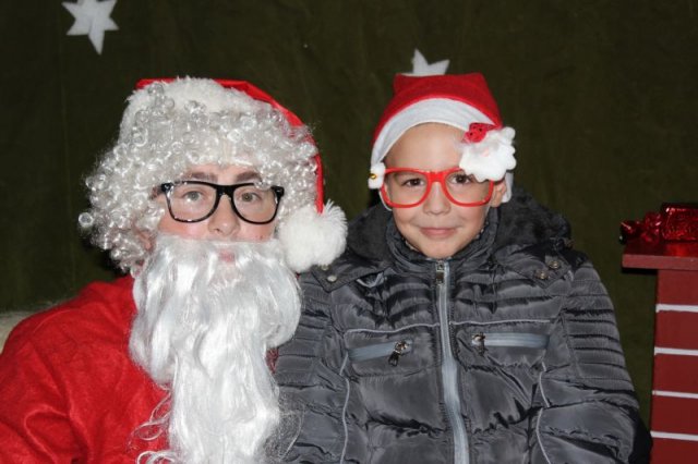 Mikulás csomagosztás