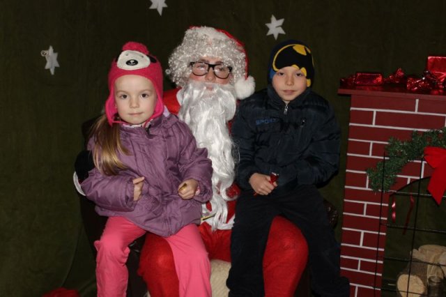 Mikulás csomagosztás