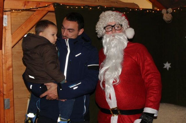 Mikulás csomagosztás