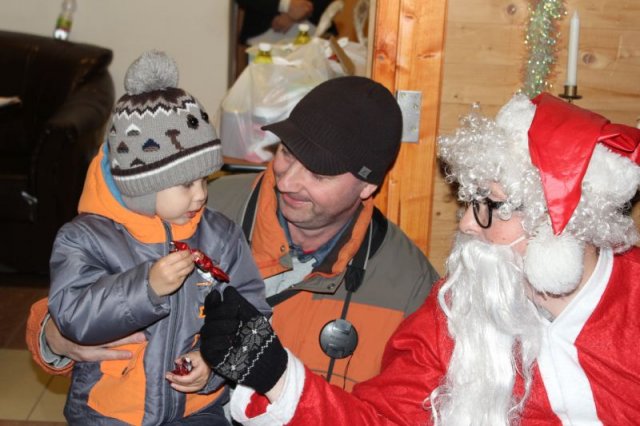 Mikulás csomagosztás