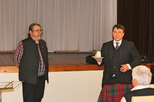 Dinnyés József daltulajdonos