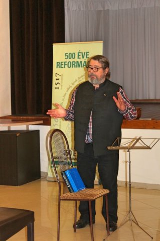 Dinnyés József daltulajdonos